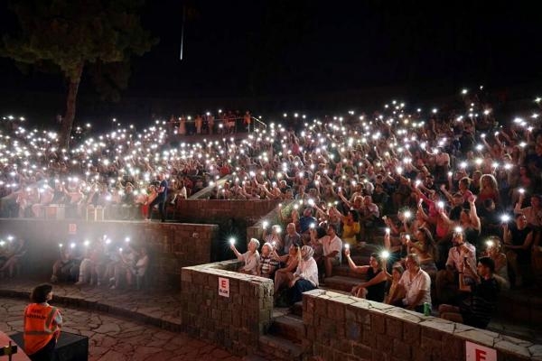 Marmaris'te Cem Adrian sahne aldı