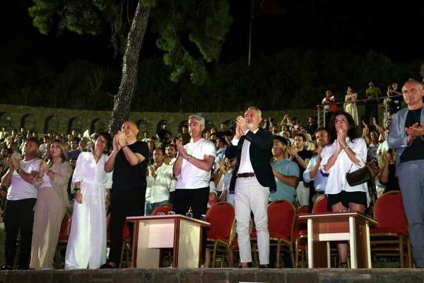 Marmaris'te Cem Adrian sahne aldı