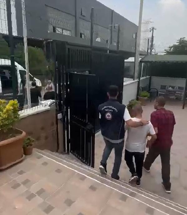 Minibüs alev aldı, içindeki mülteciler kaçtı