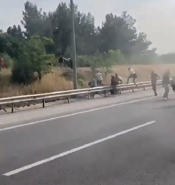 Minibüs alev aldı, içindeki mülteciler kaçtı