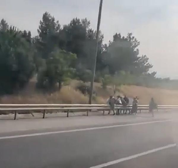 Minibüs alev aldı, içindeki mülteciler kaçtı