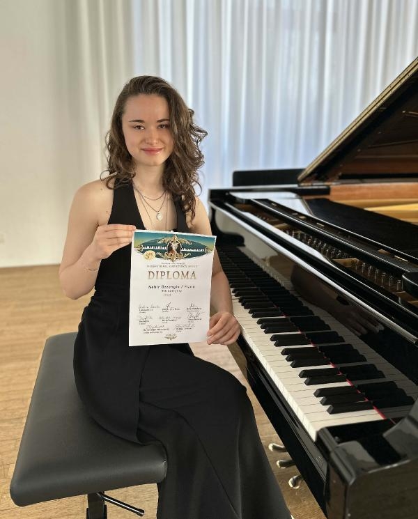 Mozart Piyano Yarışması birincisi İzmir'den