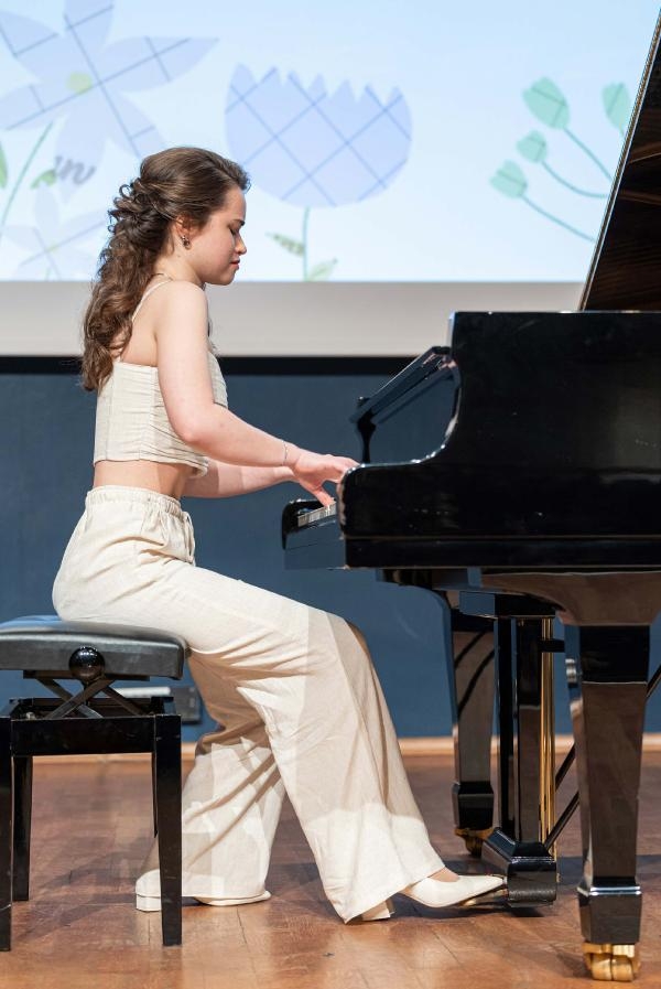 Mozart Piyano Yarışması birincisi İzmir'den