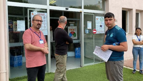 Nüfus cüzdanı yerine ehliyetini getirince sınava alınmadı