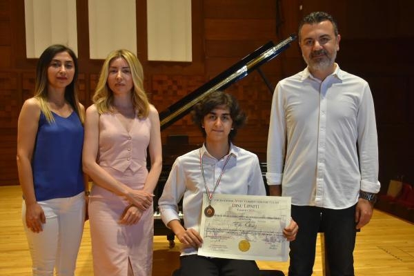 Pandemide piyano öğrendi, Avrupa birincisi oldu