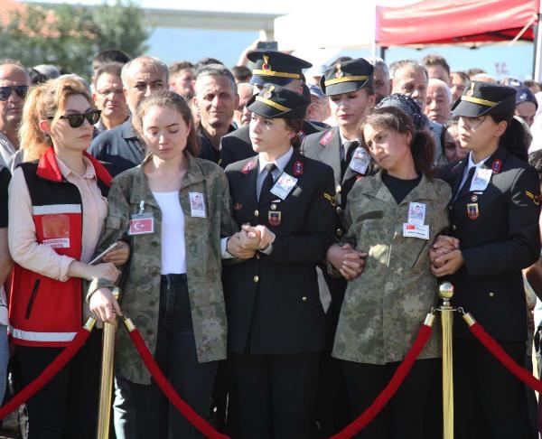 Şehit Piyade Sözleşmeli Er Kaya, memleketi Uşak'ta toprağa verildi