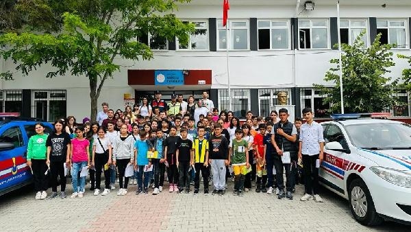 Soma'da jandarmadan öğrencilere trafik eğitimi