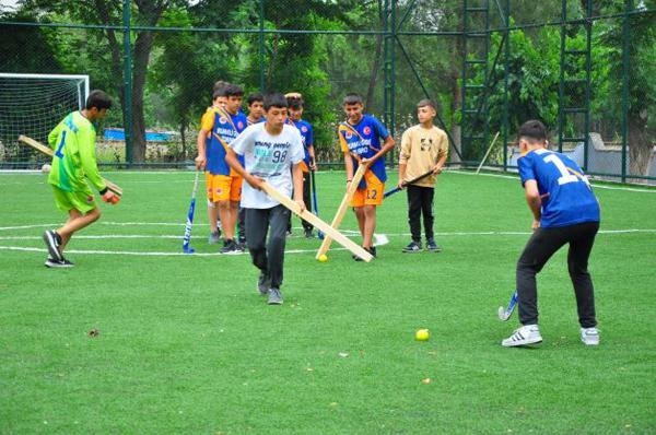 Tahta sopalarla başladılar, finale yükseldiler