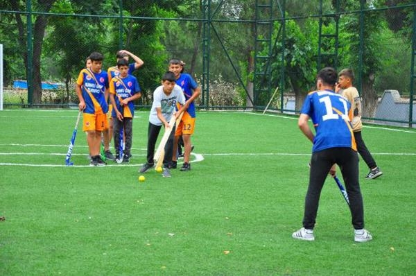 Tahta sopalarla başladılar, finale yükseldiler
