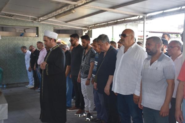Ünlülerin kemancısı, İzmir'de hayatını kaybetti