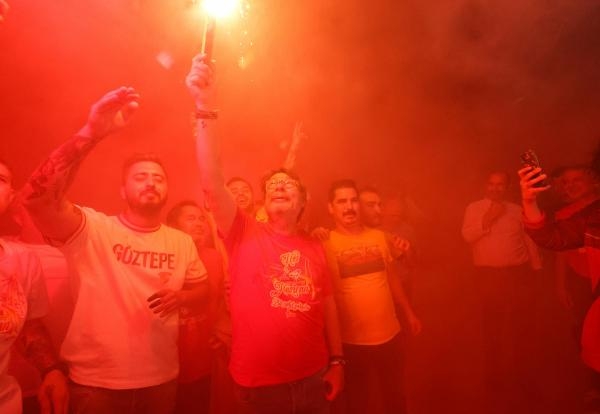 Yangın değil, Göztepe aşkı