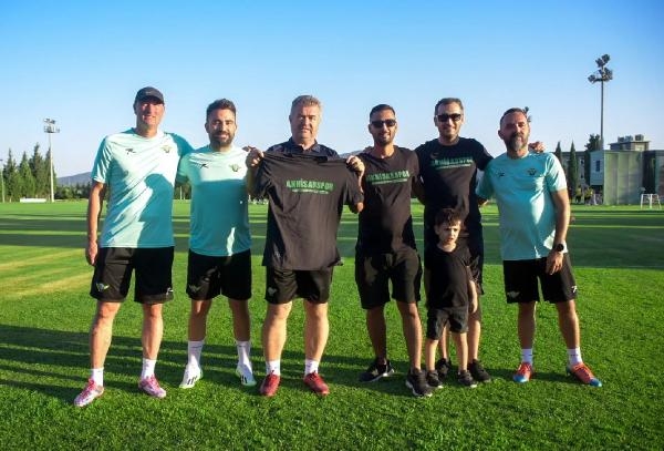 Akhisarspor imzaları attırdı, sezonu açtı