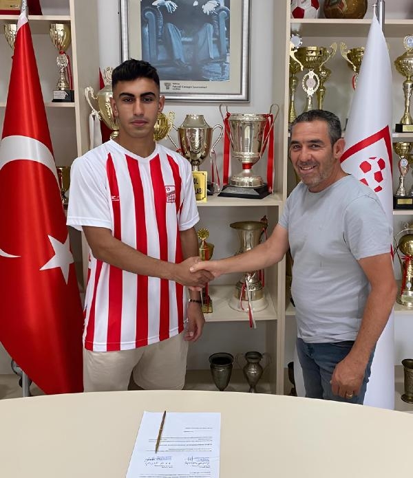 Ayvalıkgücü'nde 3 imza