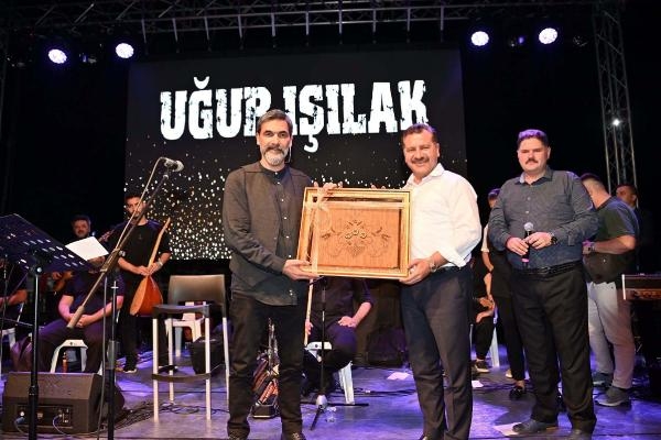 Balıkesir'de 15 Temmuz'a özel konserde İsmail Özkan sahne aldı