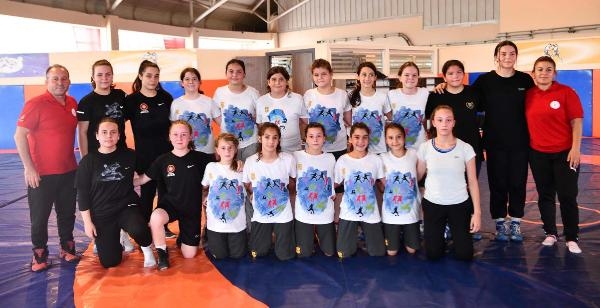 Balıkesir'de belediye gençlere 37 branşta spor eğitimi veriyor