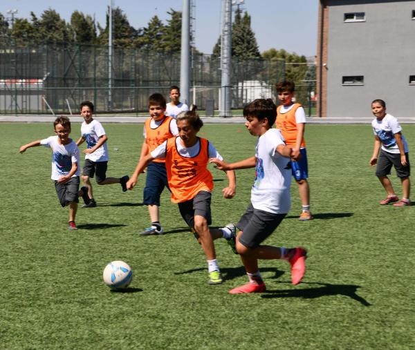 Balıkesir'de belediye gençlere 37 branşta spor eğitimi veriyor