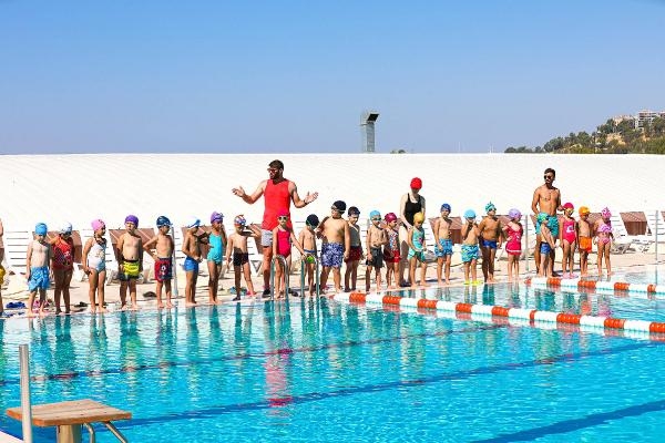 Bayraklı Belediyesi'nin yüzme kurslarına yüzlerce başvuru oldu