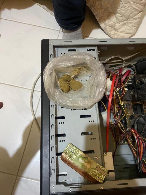 Bilgisayar kasasından uyuşturucu çıktı