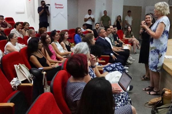 Bornova'da uluslararası eğitim! Gönüllüler bir araya geldi