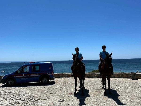 Bozcaada plajlarında atlı jandarma birlikler göreve başladı