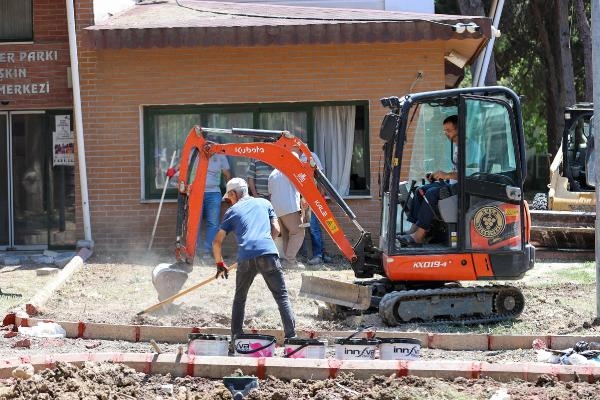 Buca Belediyesi ekipleri Şirinyer Parkı'nı yeniliyor