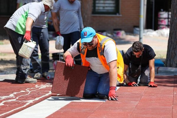 Buca Belediyesi ekipleri Şirinyer Parkı'nı yeniliyor