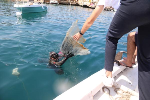 Cam, plastik metal! Bodrum'da deniz dibinden 362 kilo atık çıktı