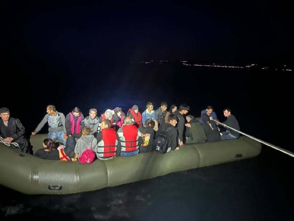 Çanakkale'de, Yunanistan'ın geri ittiği 84 göçmen kurtarıldı