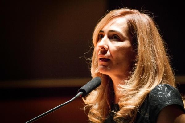 Cem Adrian ve Olsen Flarmoni Orkestrası EGİAD için sahnede