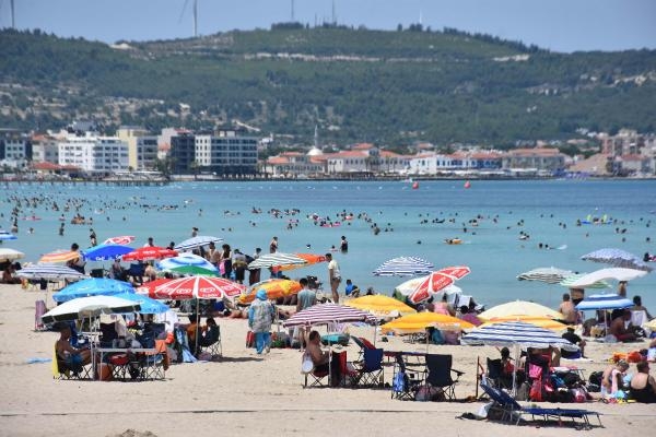 Çeşme'de tatilin son gününde de yoğunluk