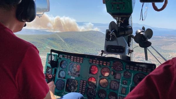 Çeşme'ye 4 uçak, 7 helikopterle müdahale