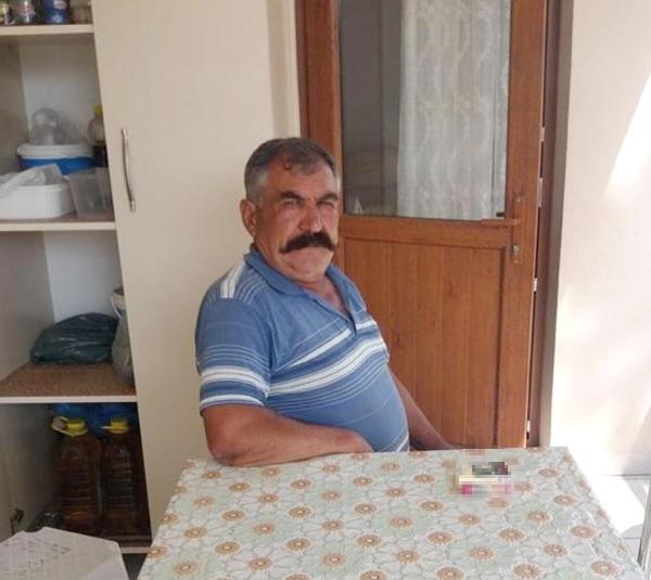 Devrilen traktörünün altında can verdi