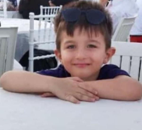 Düğün salonunda dekor altında kalarak öldü