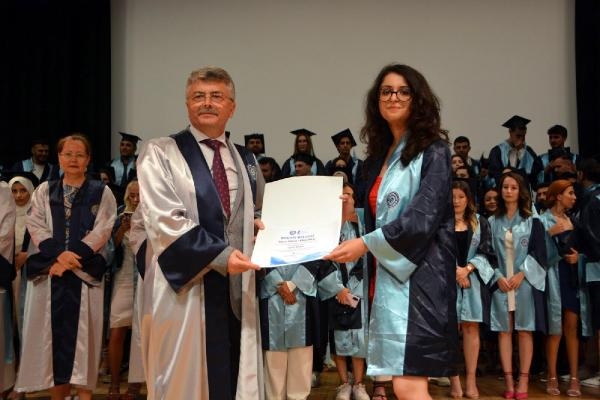 Ege İletişimliler Sinan Akçıl ile mezun oldu