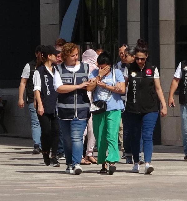Fuhuş çetesi lideri kadına sınır dışı