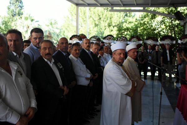 İstanbul Emniyet Müdürü Aktaş'ın babası İzmir'de toprağa verildi
