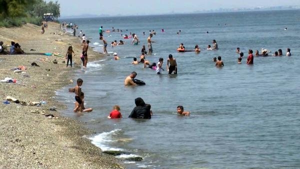 İzmir 40 derece! Ağaç altında yer kalmadı