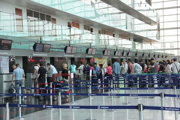 İzmir Havalimanı 4.7 milyon kişiyi ağırladı