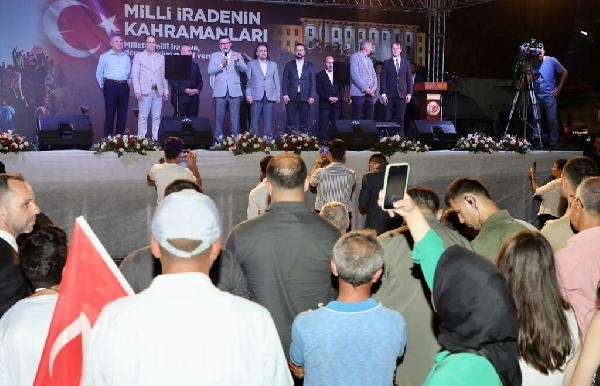İzmir'de '15 Temmuz' için meydan doldu