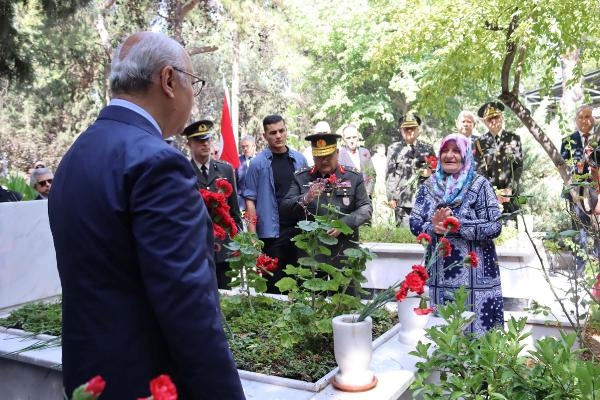 İzmir'de 15 Temmuz şehitleri törenle anıldı