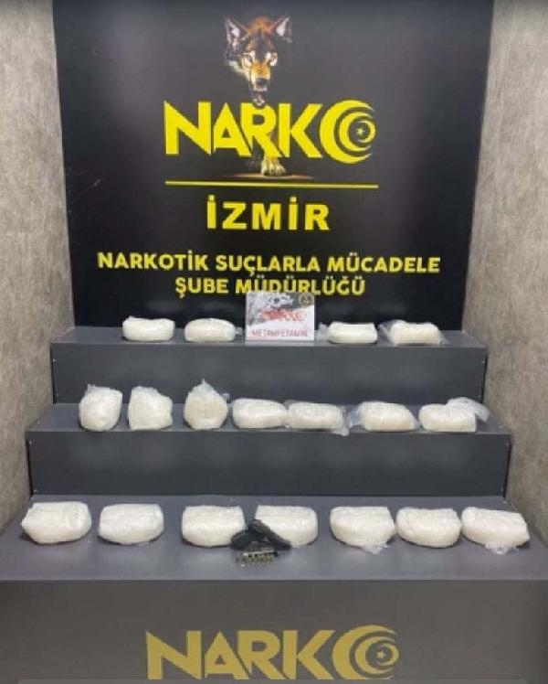 İzmir'de otomobilinde, İstanbul'da evinde uyuşturucu ele geçirildi