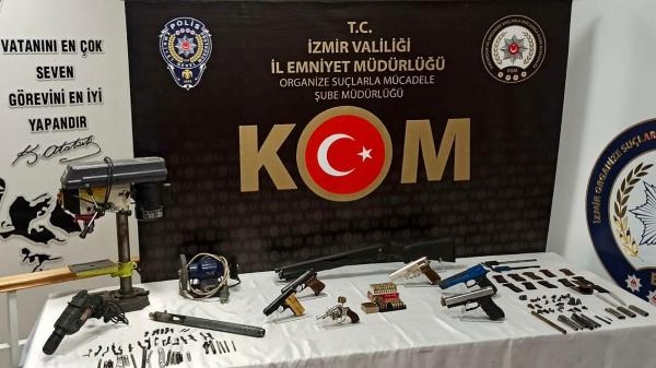 İzmir'de silah imalathanesine baskın