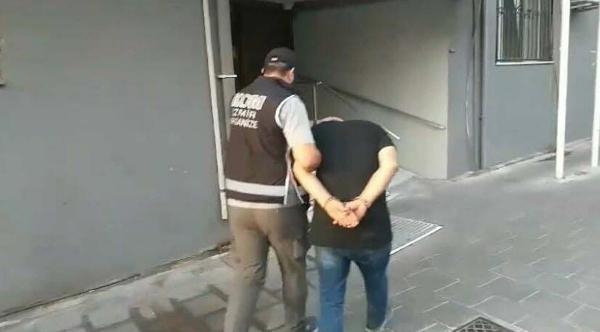 İzmir'de silah satıcılarına baskın