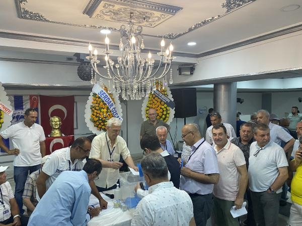 İzmirspor'da Topaloğlu güven tazeledi