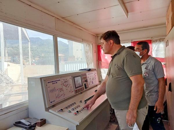 Karşıyaka Belediyesi, Büyükşehir'e muhtaç kalmadan kendi asfaltını üretiyor