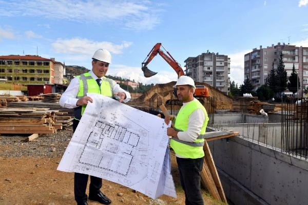 Karşıyaka'da tam donanımlı taziye evi ve kütüphane binası yükseliyor