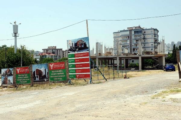 Karşıyaka'da tam donanımlı taziye evi ve kütüphane binası yükseliyor
