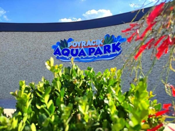 Kınıklı çocuklar, Aquapark'ta yüzme öğreniyor