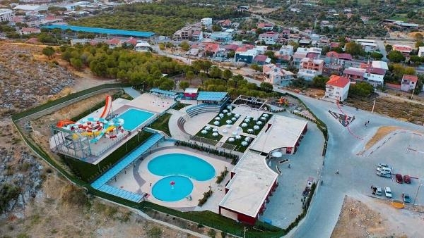 Kınıklı çocuklar, Aquapark'ta yüzme öğreniyor