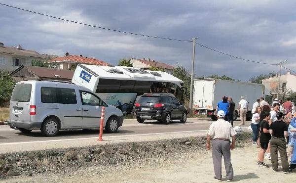 Köpek kazaya yol açtı: 1 ölü, 7 yaralı